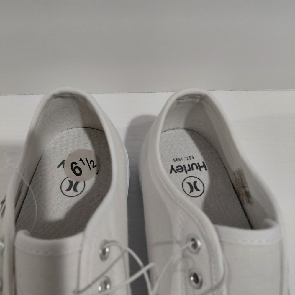 Hurley Chloe Womens White Slip On Canvas Sneakers Shoes Laceless 6.5M NEW - Picture 7 of 12